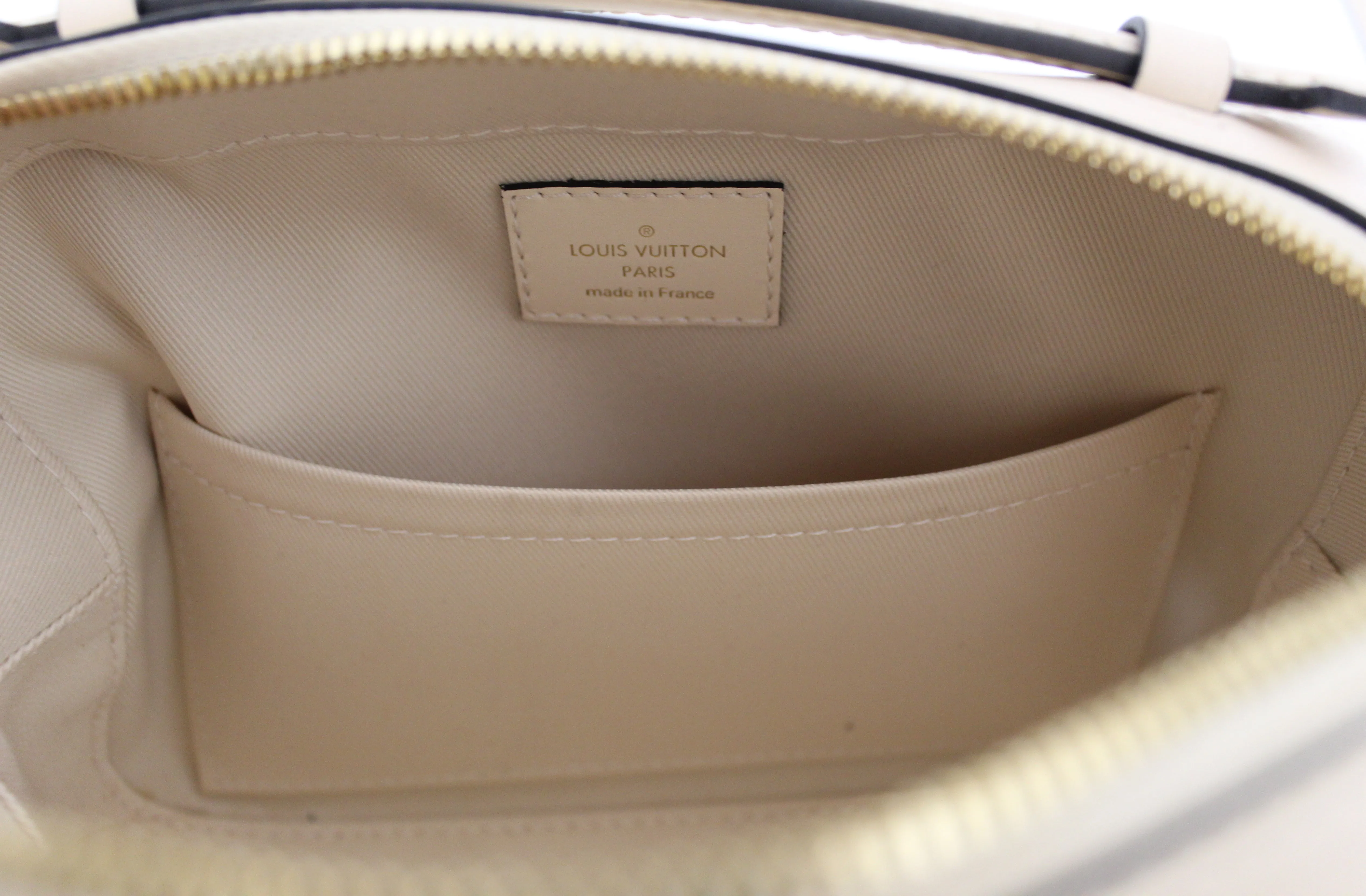 Authentic Louis Vuitton Monogram Creme Saintonge Messenger Crossbody Bag
