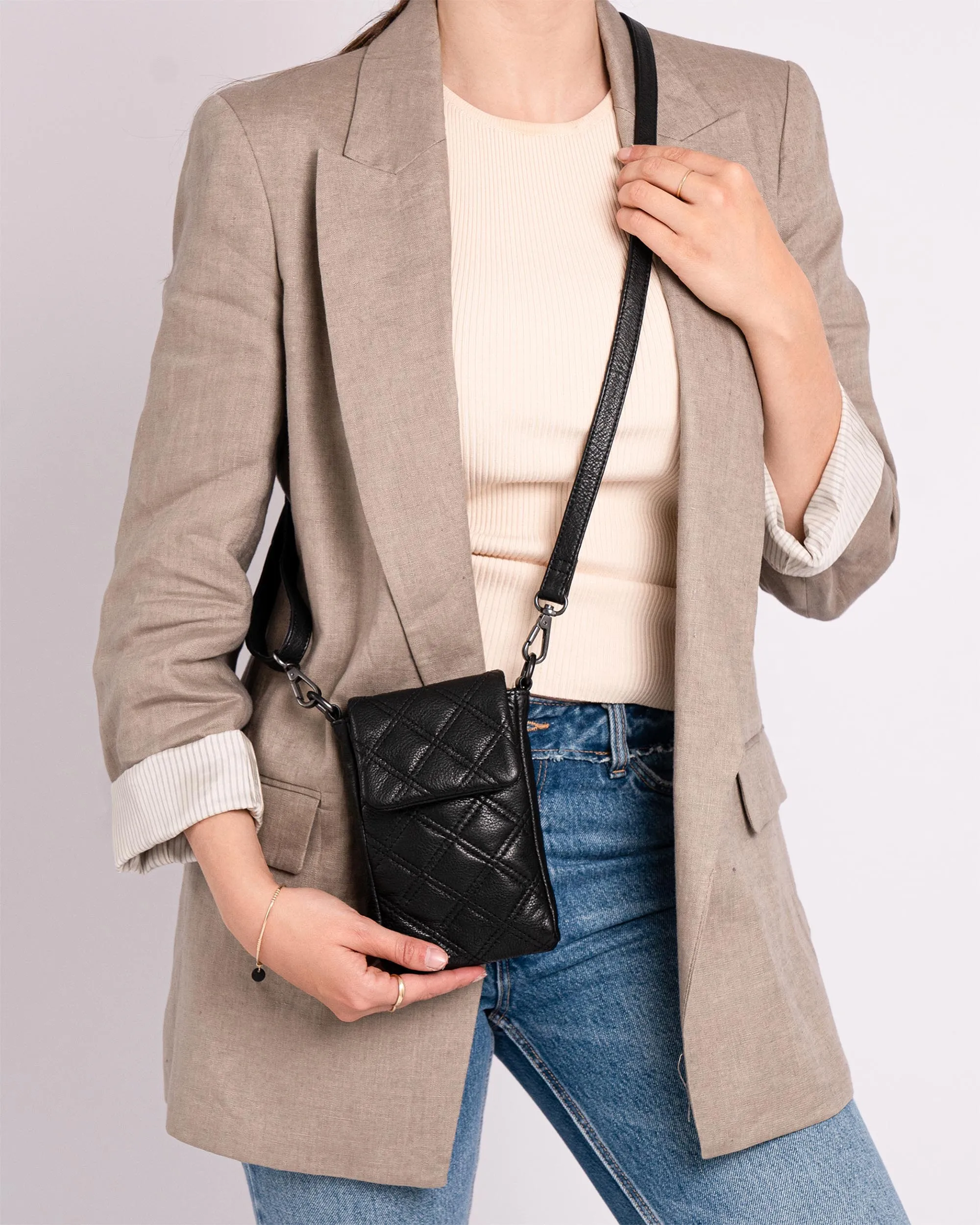 Beks | Diamond-Patterned Leather Phone Bag