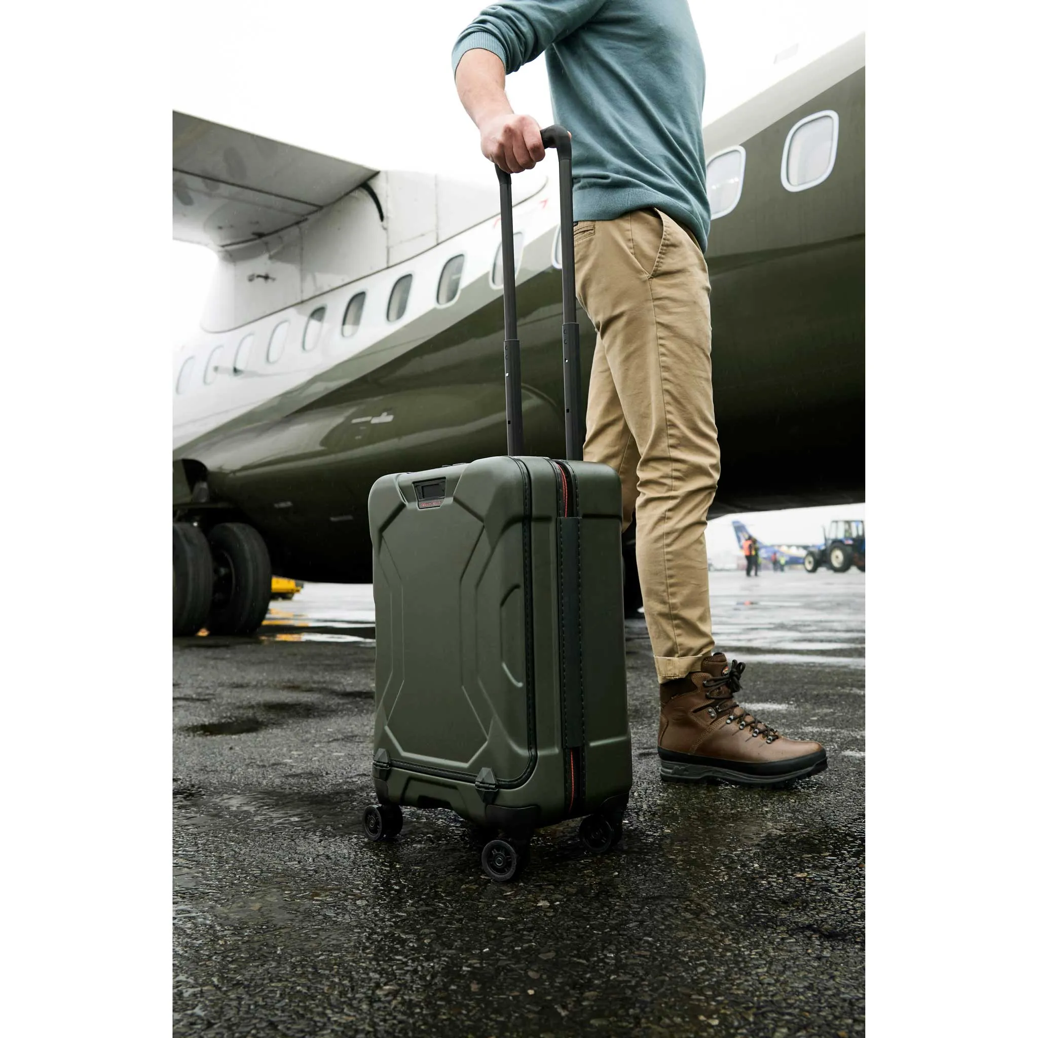 Briggs & Riley Torq 21" International Carry-On Spinner