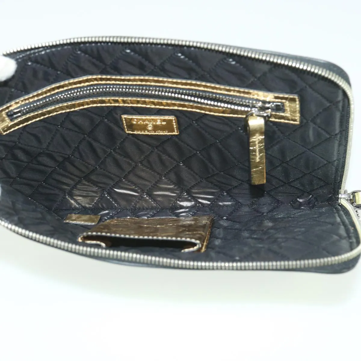 CHANEL Clutch Bag Metallic Leather Gold A82164 CC Auth 38172