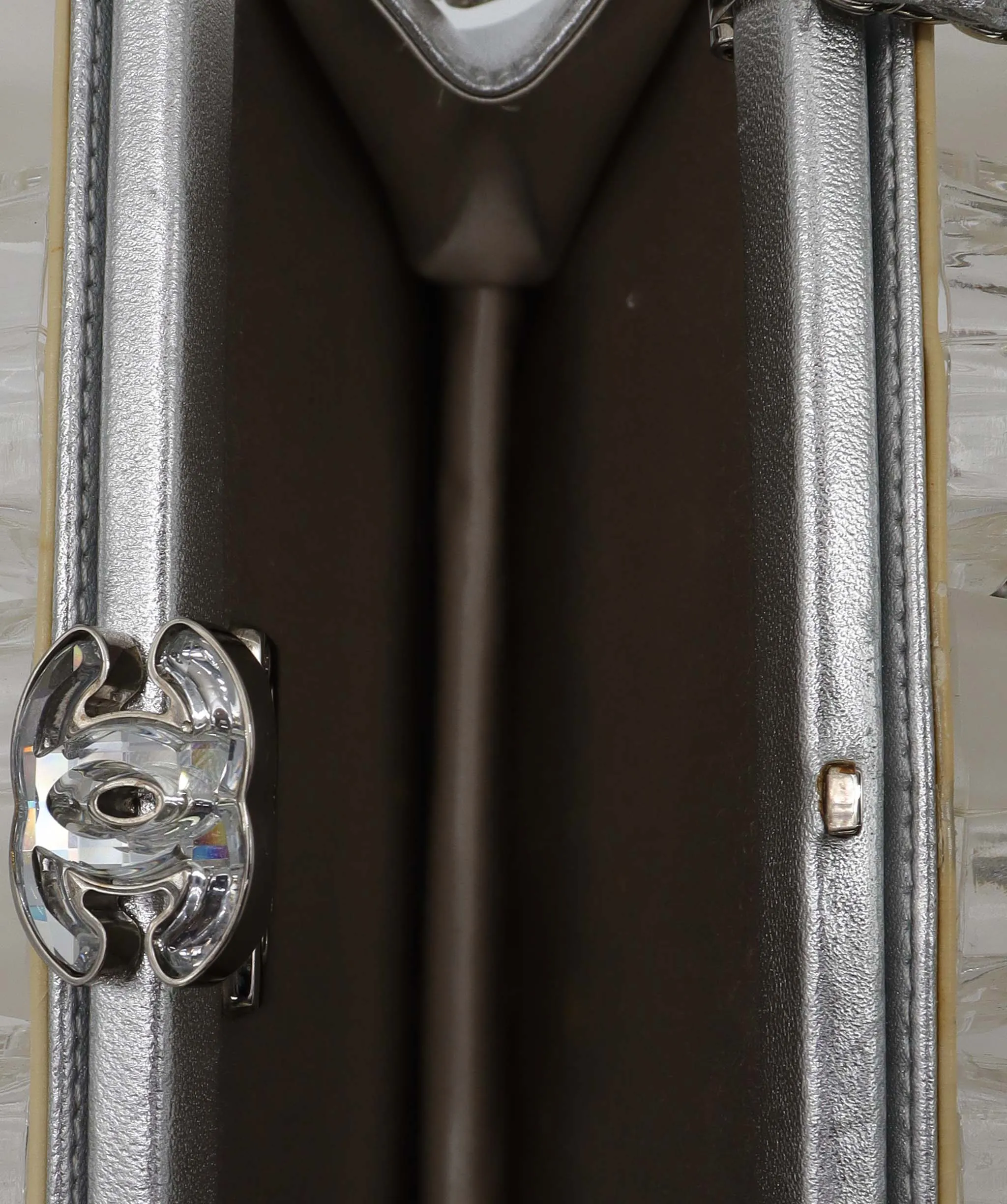 Chanel Ice Cube Clutch Bag Metallic silver Lambskin Silver hardware

Series 14261040 DXBS3166