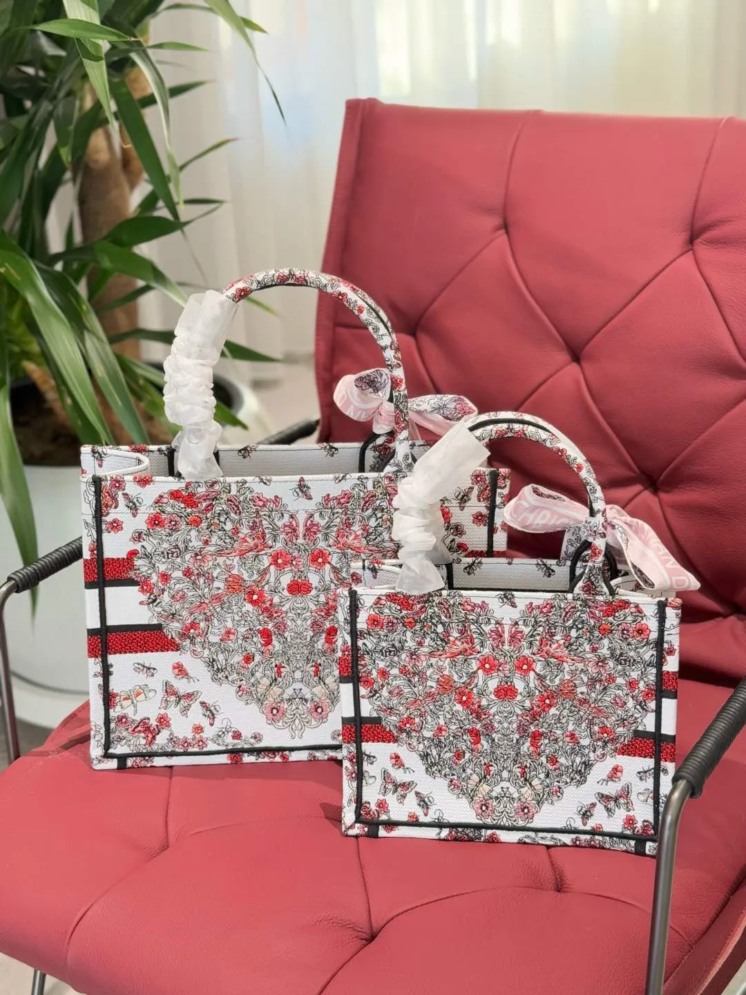 DR495 Book Tote Small/Medium
