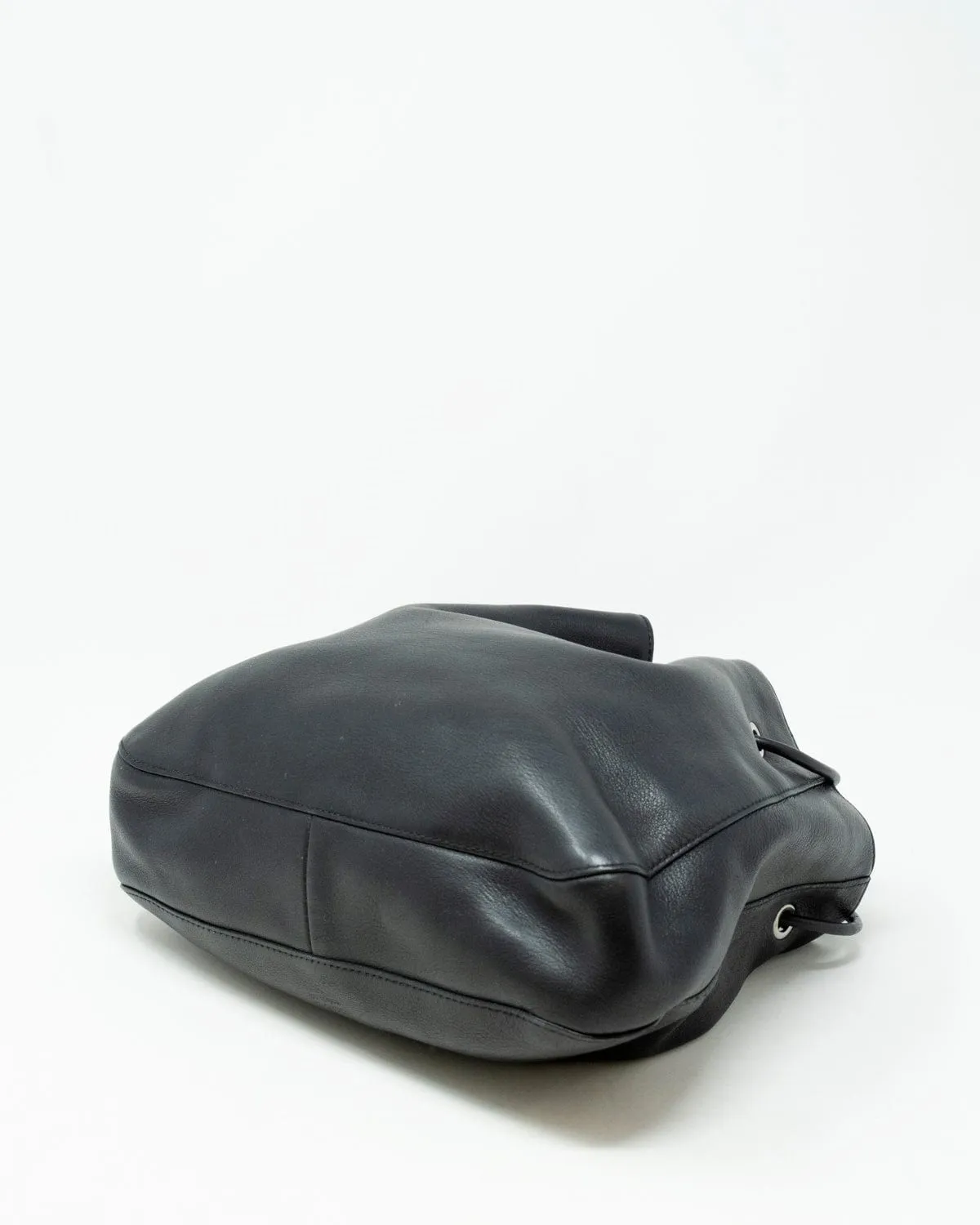Gucci Black Leather Bucket Style Shoulder Bag - AGL1827