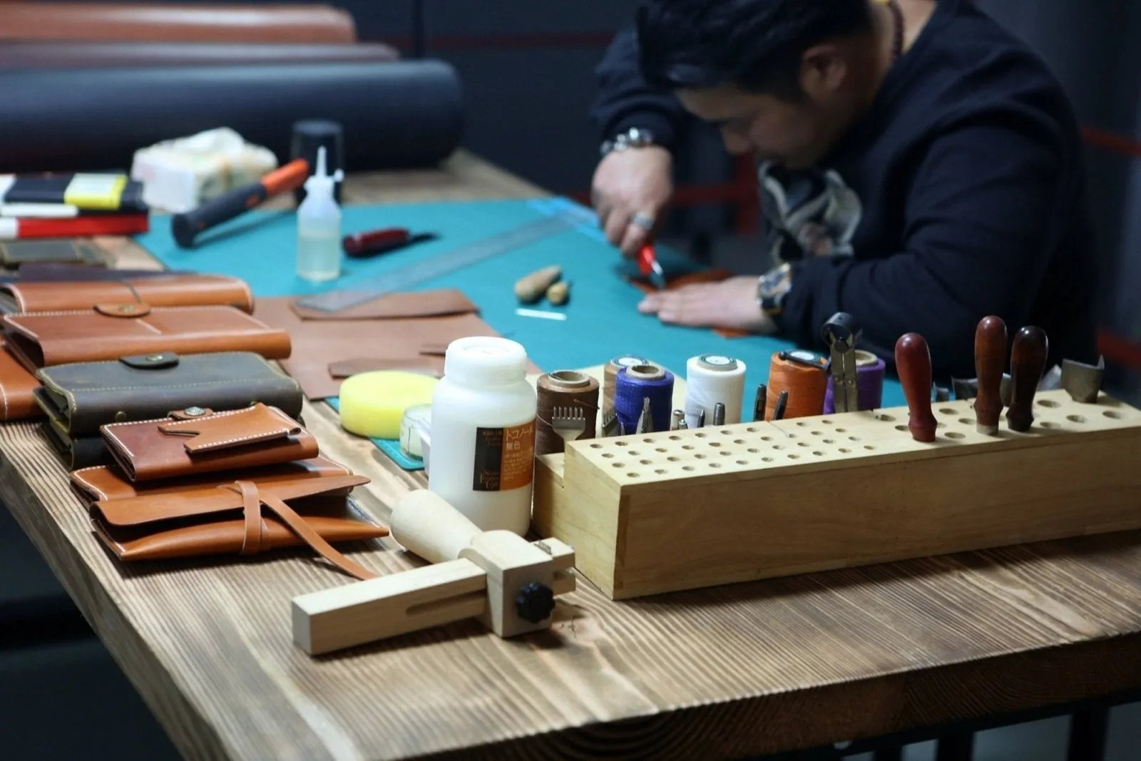 Handmade leather macbook pro laptop portfolio organizer