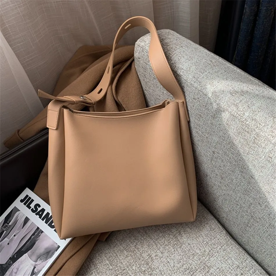 High-Capacity Tote Handbag With Shoulder Strap & Cosmetics / Makeup Clutch