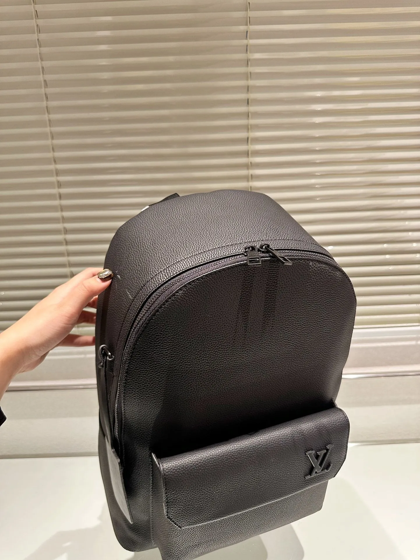 MBG057 Takeoff Backpack / 11.8 x 16.9 x 5.5 inches