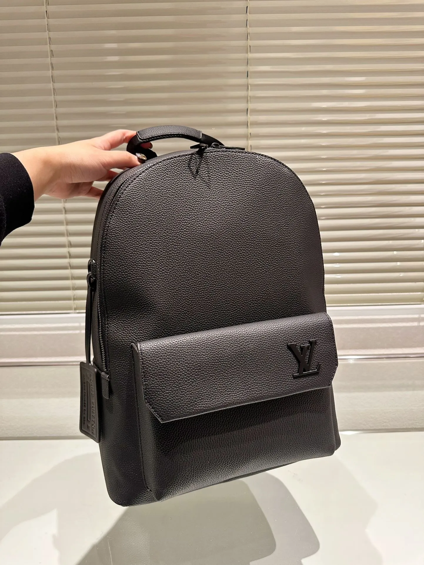 MBG057 Takeoff Backpack / 11.8 x 16.9 x 5.5 inches