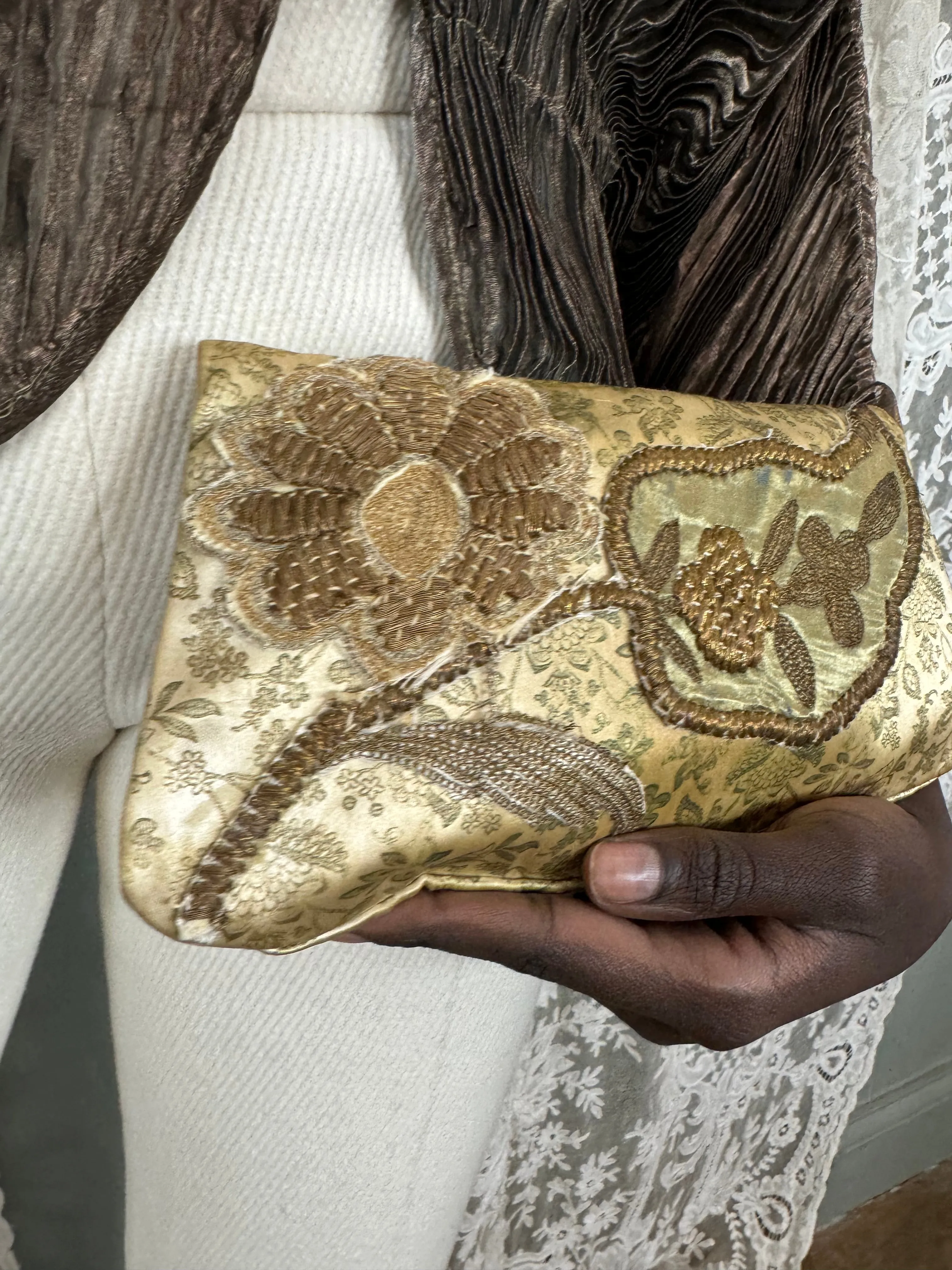 Rula, 20s floral silk clutch with leaf design