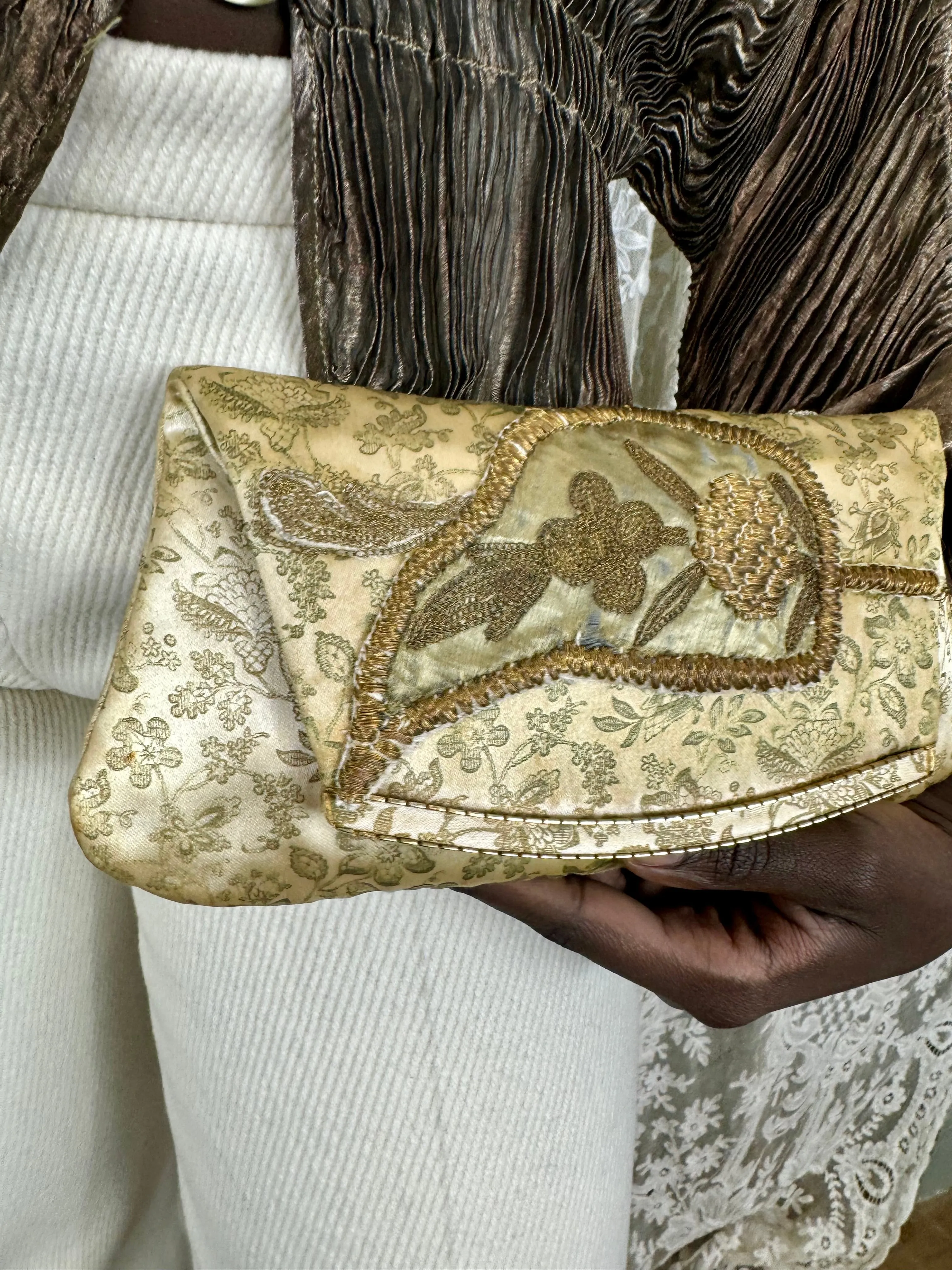 Rula, 20s floral silk clutch with leaf design