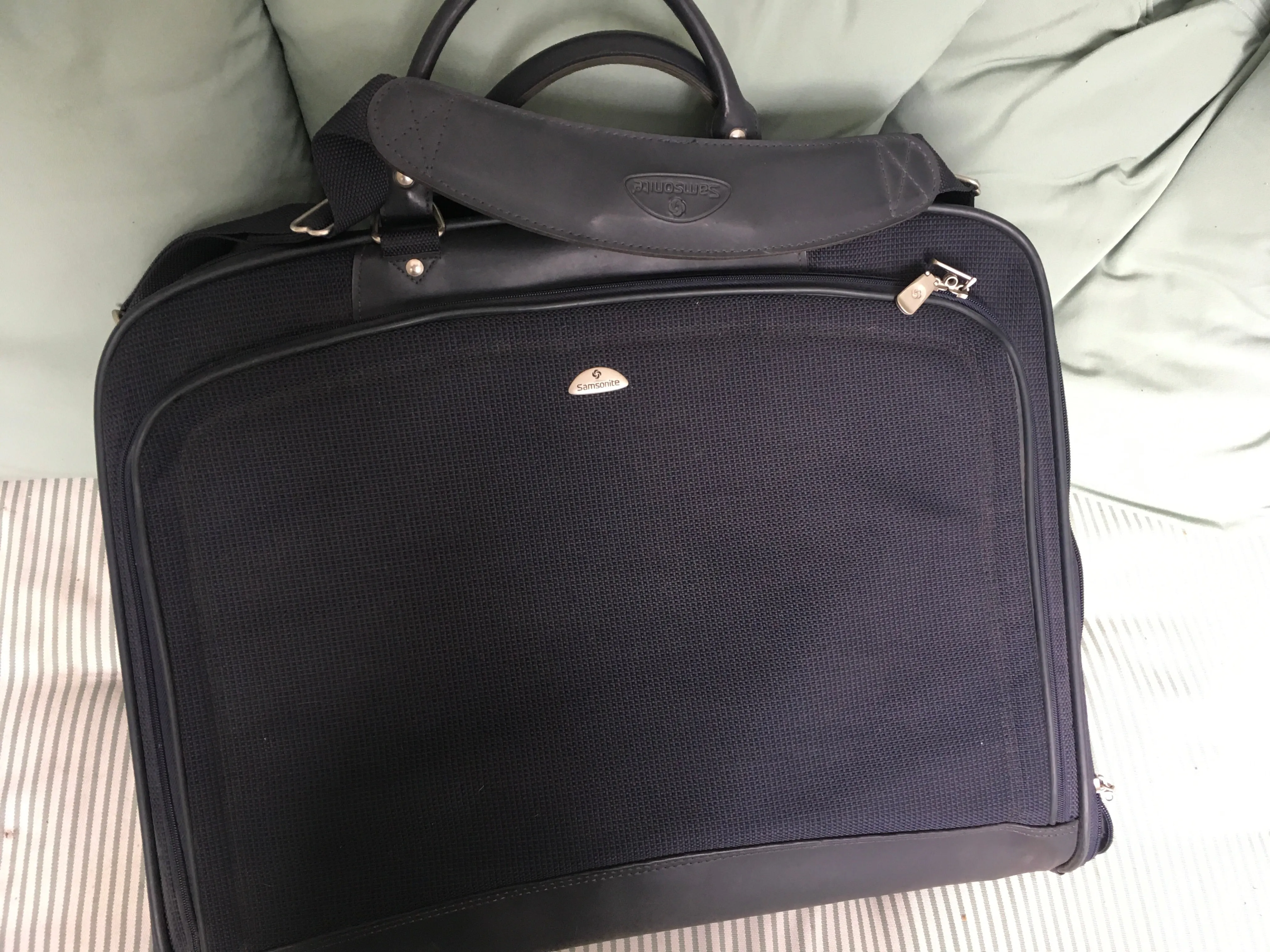 Samsonite Luggage Garment/Suit Traveller Bag Hand Luggage in Navy Blue