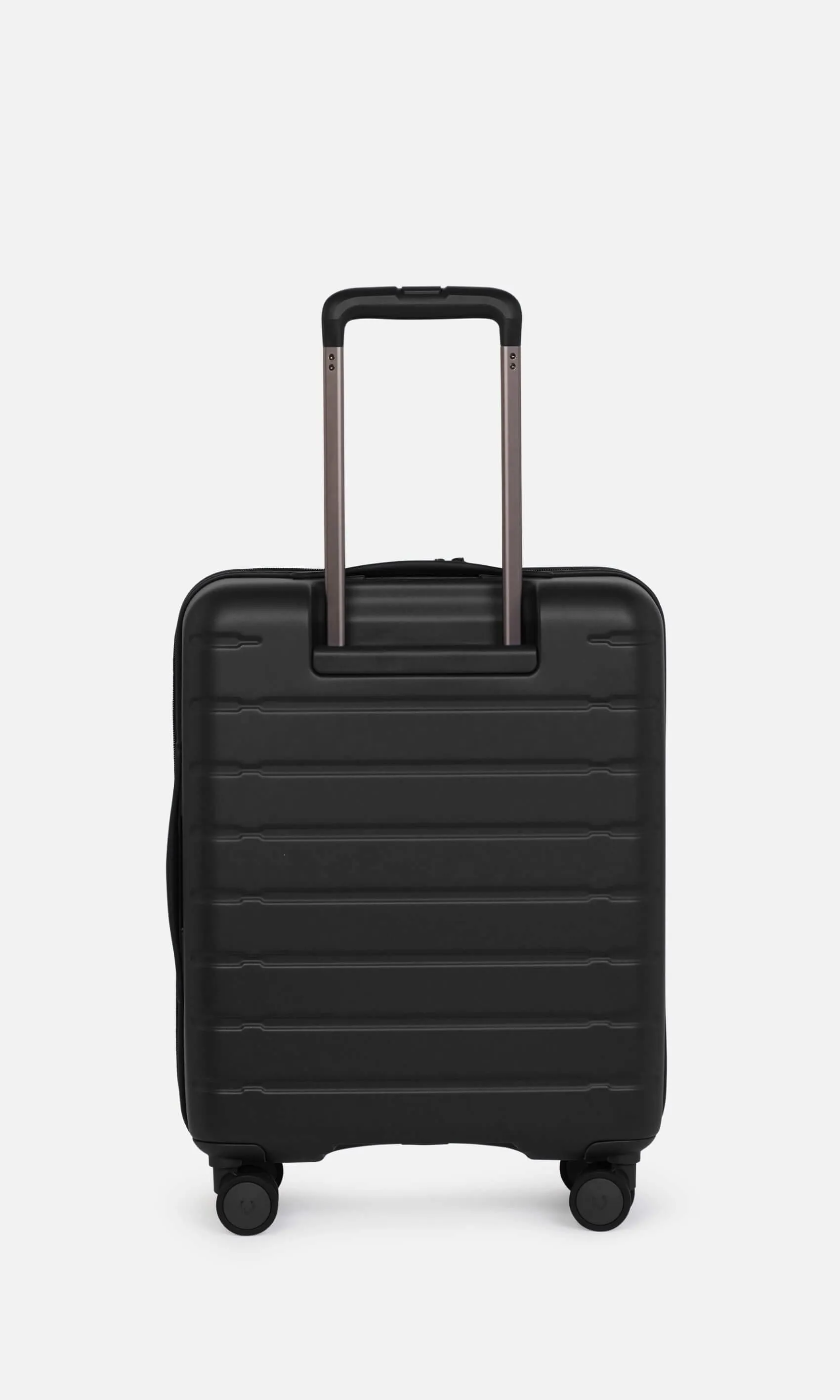 Stamford 2.0 cabin in midnight black