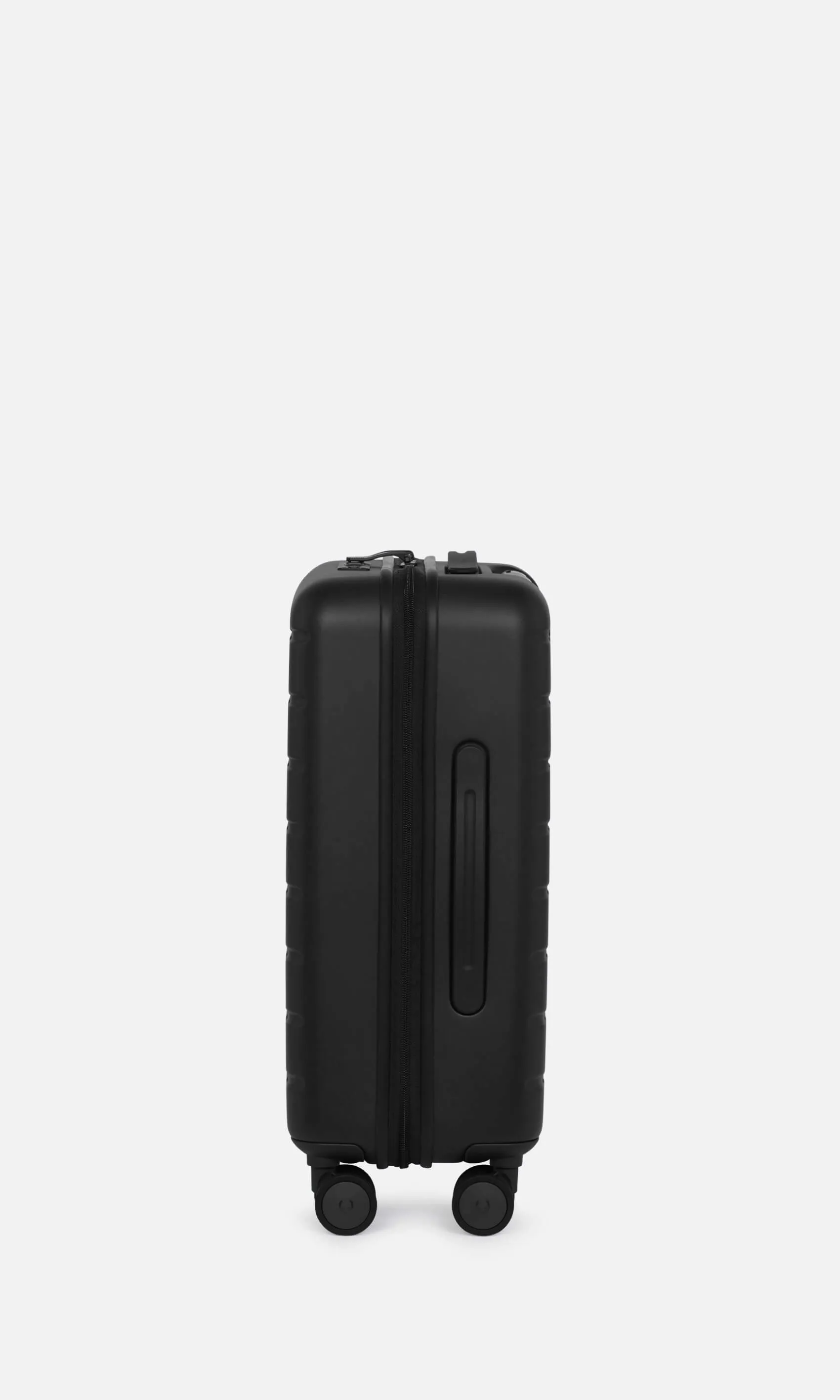 Stamford 2.0 cabin in midnight black