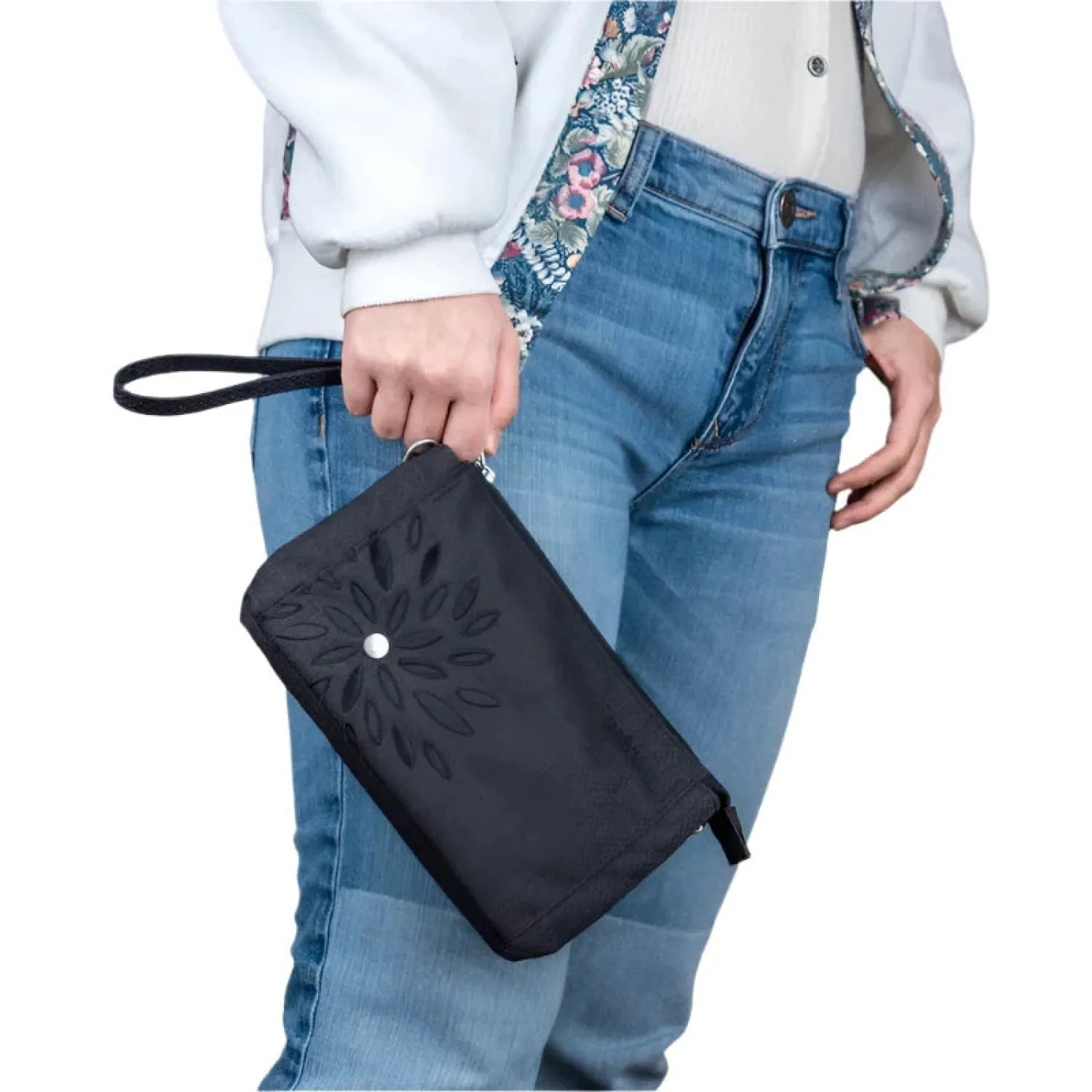 Stride Wristlet