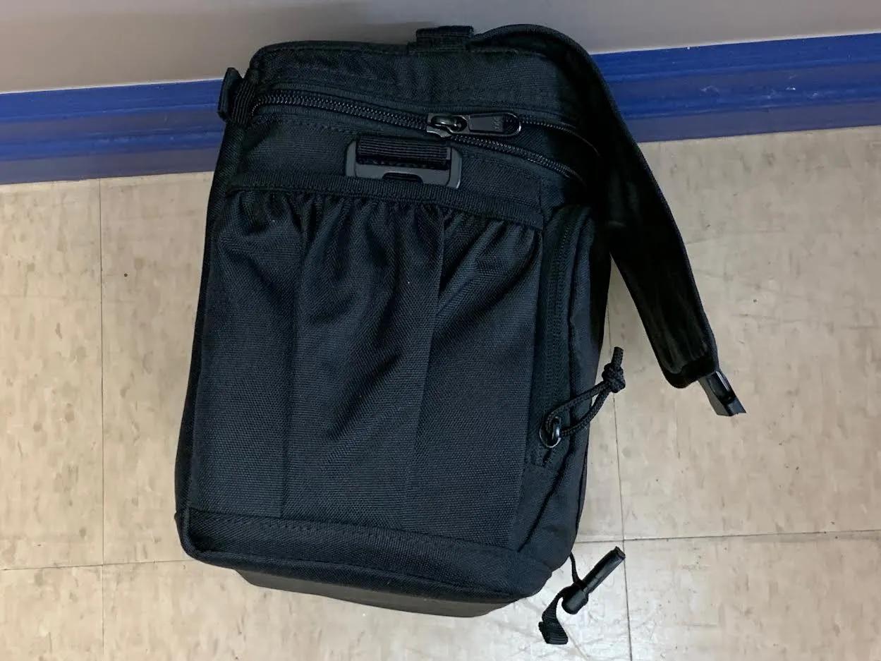 USED Lowepro Adventura 170 Camera bag (Strap missing)