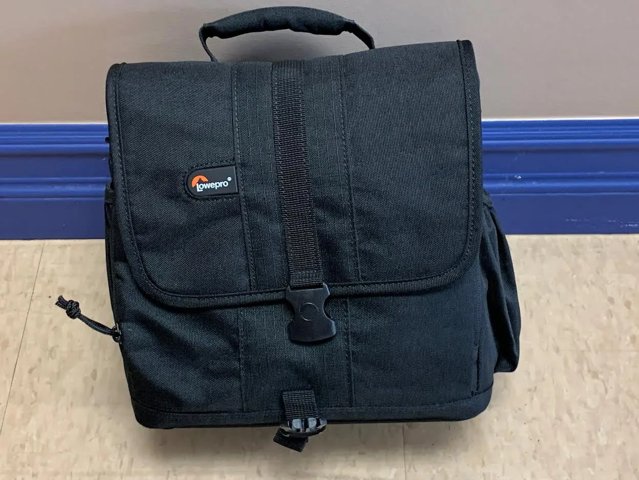 USED Lowepro Adventura 170 Camera bag (Strap missing)