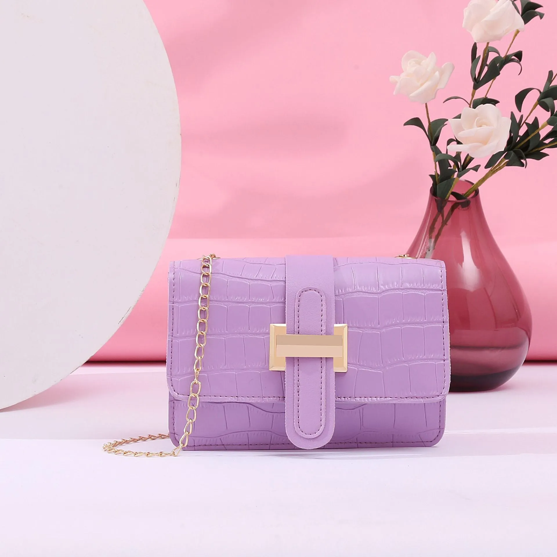 Women’s Elegant Small Crossbody Bag with Chain Shoulder Strap