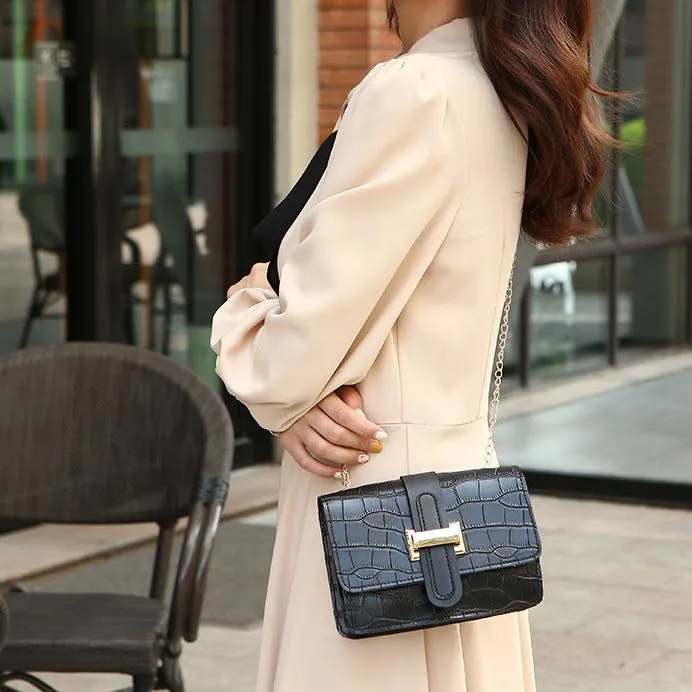 Women’s Elegant Small Crossbody Bag with Chain Shoulder Strap